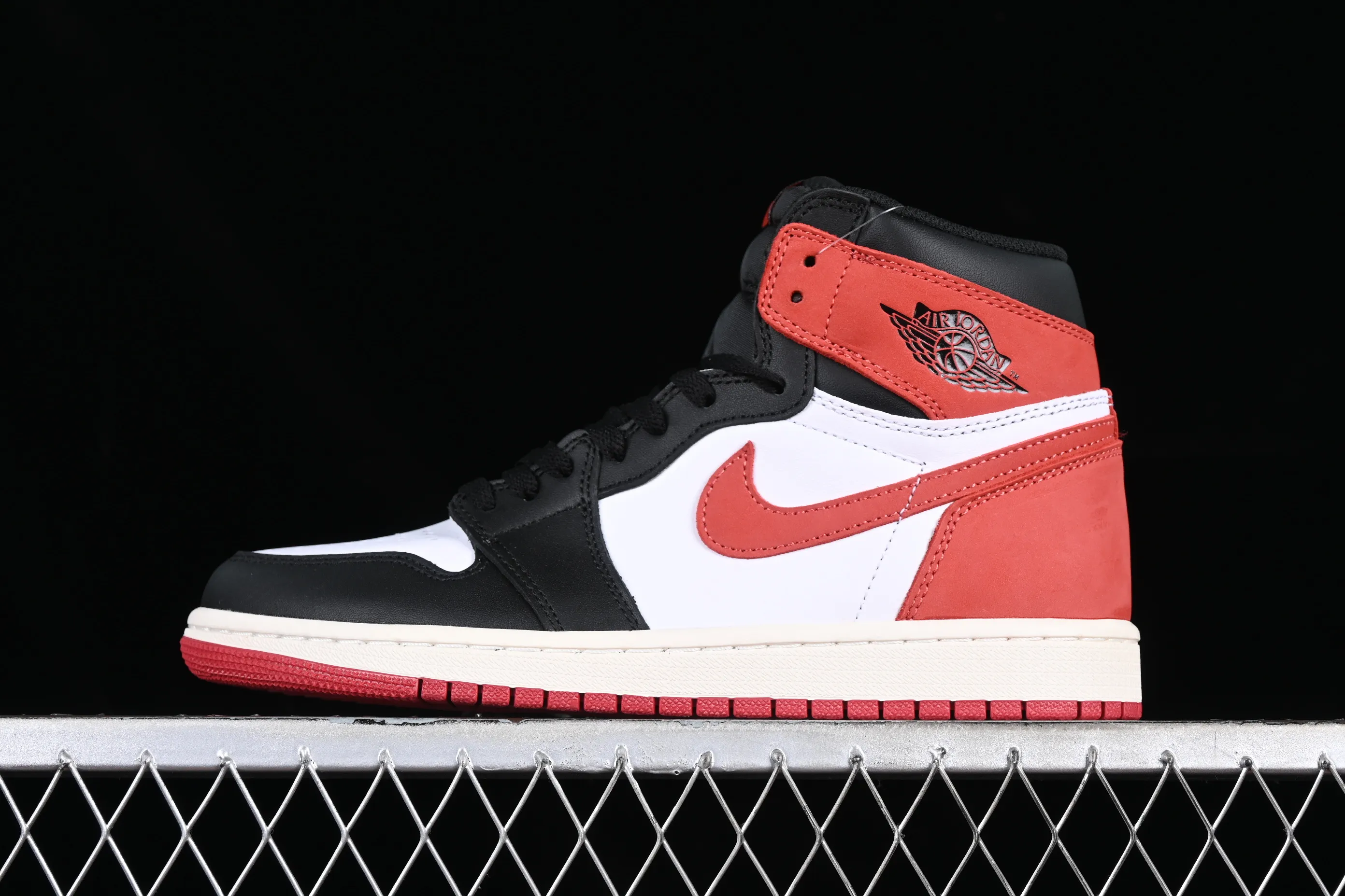 All Categories Air Jordan Jordan Series Basketball Shoes Air Jordan 1 High Air Jordan 1 Retro High OG Black and White Red Toe Six Crown Poker Basketball Shoes 555088-112